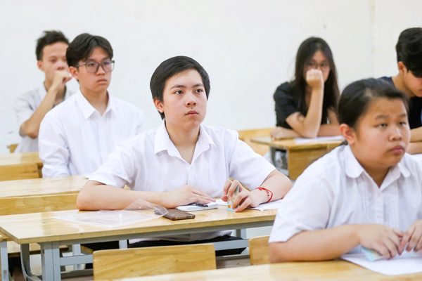 Nhiều trường dùng bàn ghế từ 20 năm trước, Bộ GD-ĐT ra hướng dẫn mới