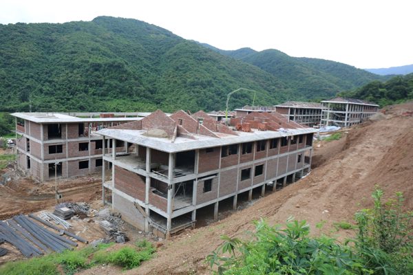 Nhiều trường vùng biên xoay xở nơi dạy học khi cơ sở mới chưa hoàn thành