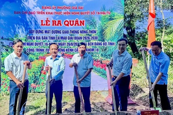 Nhiều xã vùng sâu ở Cà Mau sôi nổi ra quân làm đường giao thông nông thôn