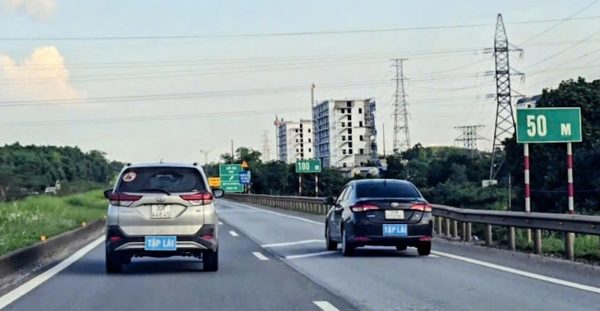 Nhiều xe tập lái trên cao tốc Hà Nội - Thái Nguyên, cảnh sát giao thông vào cuộc