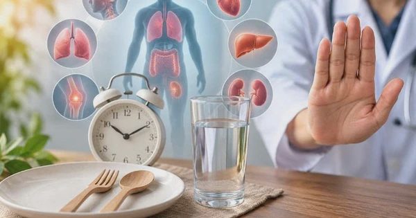 Nhịn ăn, uống ít nước để 'chữa bách bệnh': Bác sĩ cảnh báo