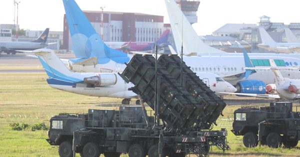 Nhìn đàn chim hóa drone, NATO điều chiến đấu cơ ứng phó