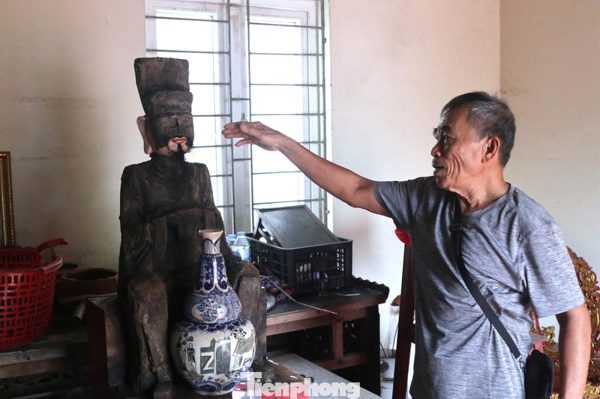 Nhìn gần pho tượng người đàn ông tai to trôi dạt vào bãi biển Cửa Lò