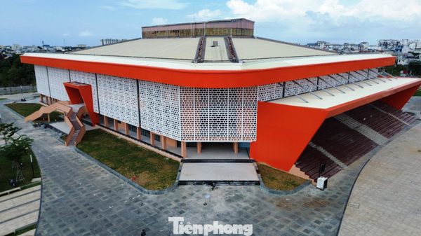 Nhìn gần quảng trường văn hóa, thể thao gần 200 tỷ đồng sắp bàn giao