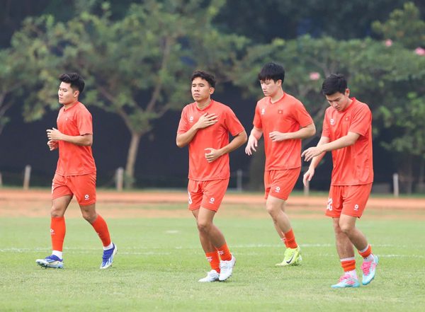 Nhìn lại để biết mình, biết người