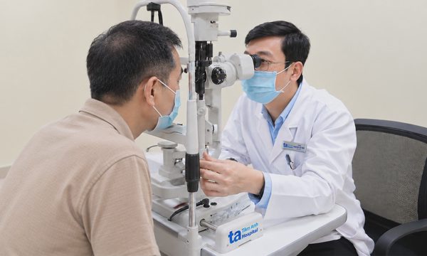 Nhìn mờ, bất ngờ phát hiện đột quỵ