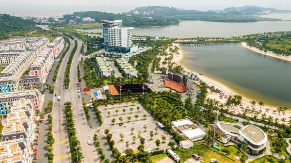 Nhìn từ trên cao sân khấu Hoa hậu Việt Nam bên bãi biển Đồ Sơn