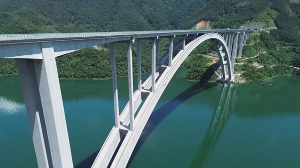 Nhịp cầu vòm bê tông dài nhất thế giới