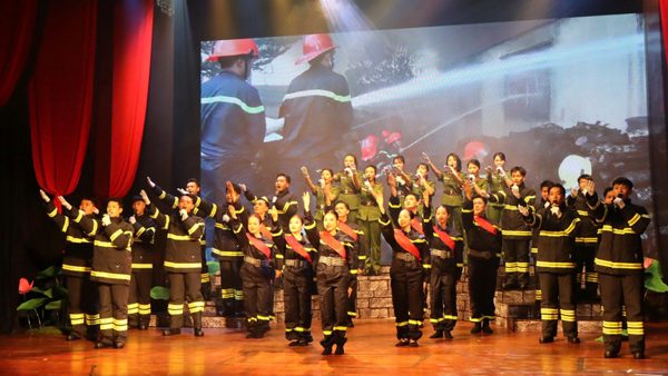 “Nhịp sống bình yên”: Khúc tri ân những người đi ngược chiều ngọn lửa