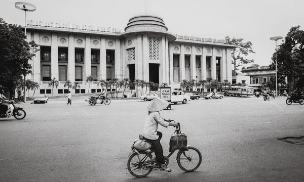 Nhịp sống Hà Nội thập niên 1990 qua ống kính nhiếp ảnh gia Anh