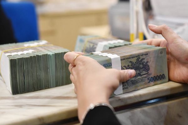 NHNN chỉ đạo giảm lãi suất: Khơi thông dòng vốn đi đôi với giữ an toàn hệ thống