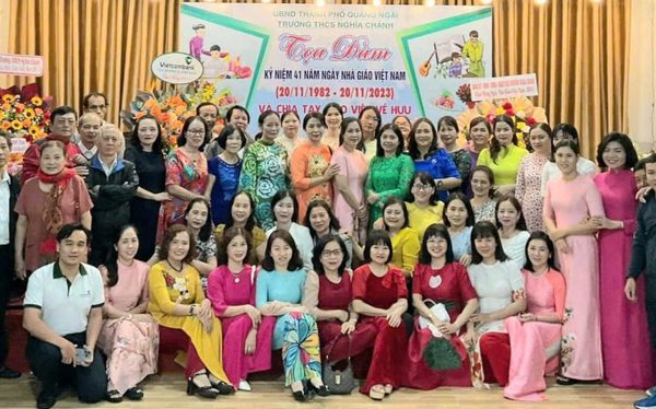 Nhớ mái trường làng Nghĩa Chánh, những món quà 20-11 tặng thầy cô thời bao cấp