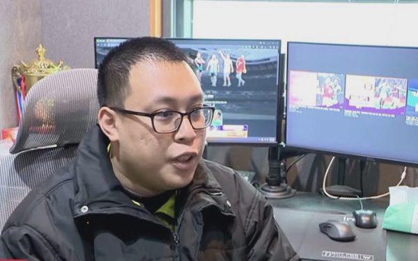 Nhóm bình luận viên Anh Thỏ, Người Dơi, Batman của XoilacTV hưởng tiền 'khủng' thế nào?