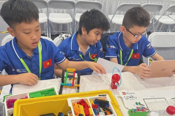 Nhóm học sinh ở TPHCM vô địch Robotics thế giới