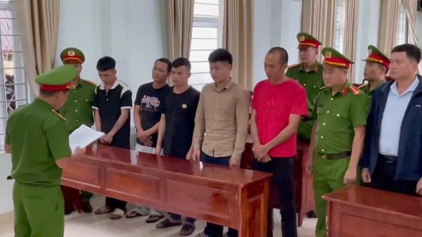 Nhóm khách và nhân viên quán cà phê hỗn chiến, nhiều người thương tích