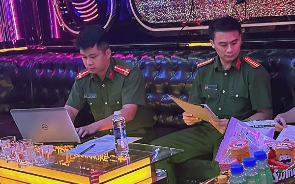 Nhóm người không mặc đủ quần áo nhảy múa trong phòng VIP, chủ quán karaoke bị phạt 29 triệu