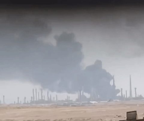 Nhóm thân Iran tuyên bố tấn công trả đũa vào các cơ sở dầu khí của Ảrập Xêút