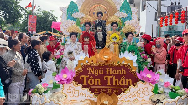 Nhộn nhịp Lễ hội Nghinh Ông tại Lâm Đồng