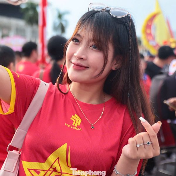 Những 'bóng hồng' gây xao xuyến trên sân Mỹ Đình