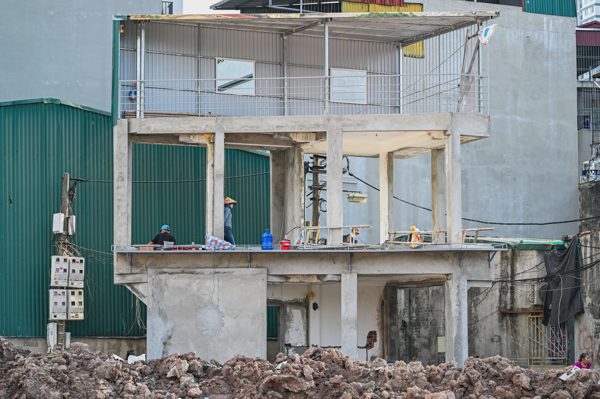 Những căn nhà dị dạng mọc lên dọc đường Vành đai 2,5, Vành đai 1 ở Hà Nội