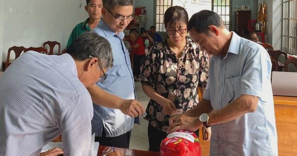 Những chú heo đất góp yêu thương