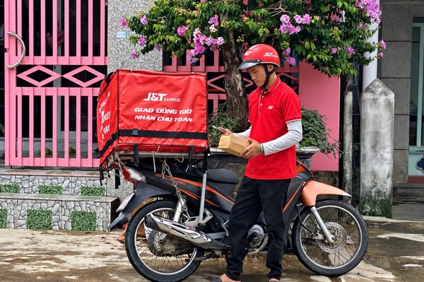Những chuyến hàng nối nhịp yêu thương