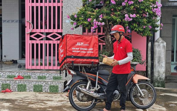 Những chuyến hàng nối nhịp yêu thương