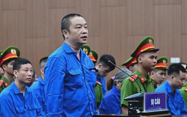 Những cọc tiền được ghi ký hiệu và cuộc truy vấn cựu viện trưởng về chuyện nhận tiền khắp viện