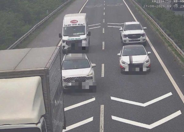 Những con số dễ nhớ về khoảng cách an toàn trên cao tốc