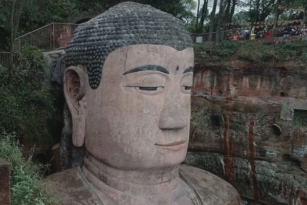 Những điều độc lạ về tượng Phật cao nhất thế giới tạc vào núi ở Trung Quốc