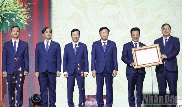 Những đoàn tàu chuyên chở khát vọng thịnh vượng, hùng cường