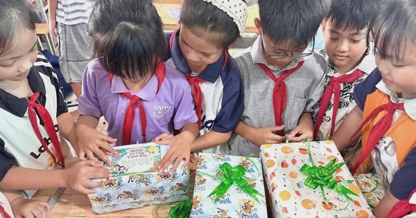 Những 'gói trăng' yêu thương gửi lên vùng biên