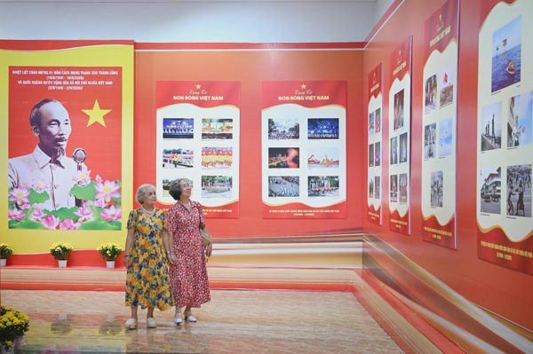 Những khung hình kể chuyện 81 năm đất nước vươn mình