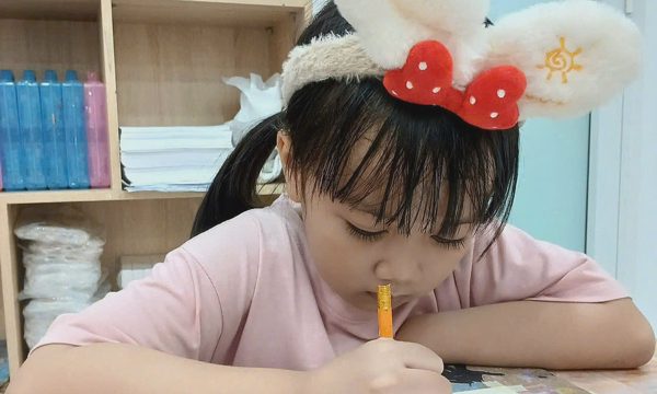 Những lỗi cha mẹ dễ mắc khi cho trẻ dùng thiết bị điện tử