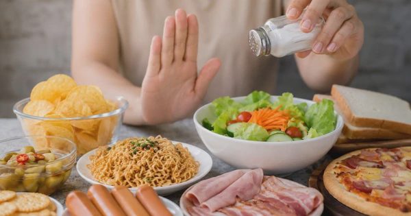 Những món ‘ẩn muối’ có thể âm thầm gây hại cho thận và huyết áp