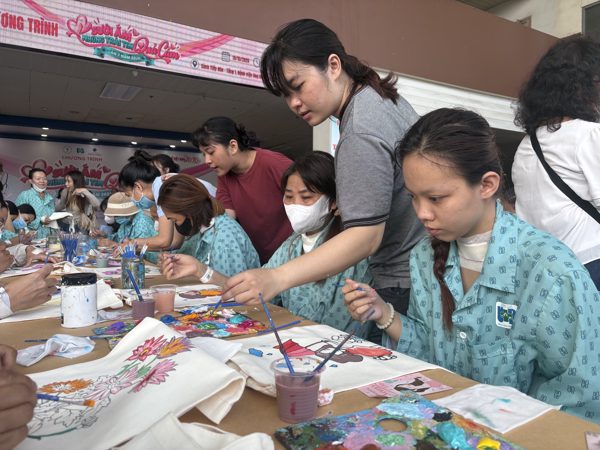Những món quà đặc biệt dành tặng nữ bệnh nhân ngày 20/10