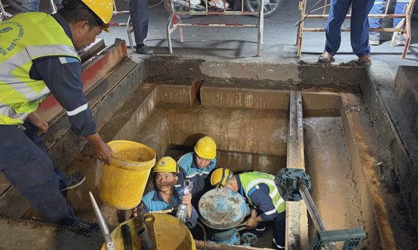 Những người 'chạy đua' với thời gian giữ mạch nước sạch cho TP HCM