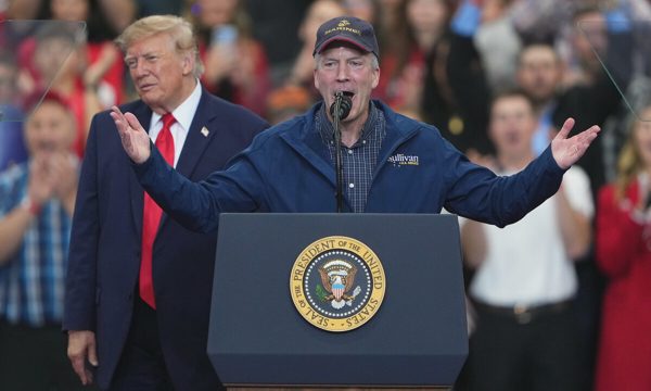 Những người Cộng hòa 'tách mình khỏi ông Trump' trước bầu cử giữa kỳ