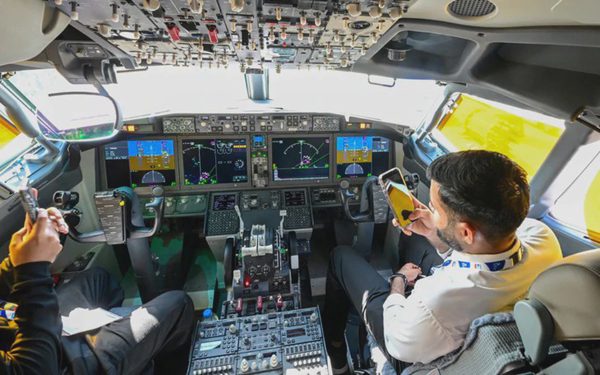 Những người đàn ông bí ẩn cứu máy bay Flydubai khỏi thảm kịch lao dốc
