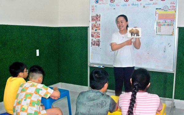 Những người kiên nhẫn mở lời cho trẻ chậm nói