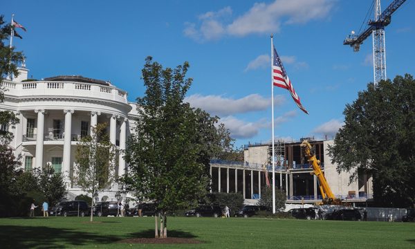 Những nhà tài trợ chi mạnh tay cho phòng đại tiệc của ông Trump