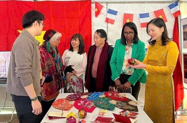 Những nhịp cầu lan tỏa văn hóa Việt