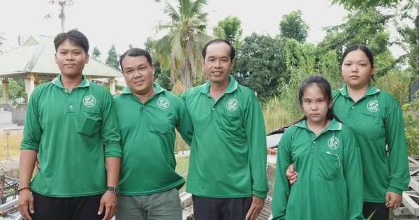 Những nông dân làm sạch đường quê