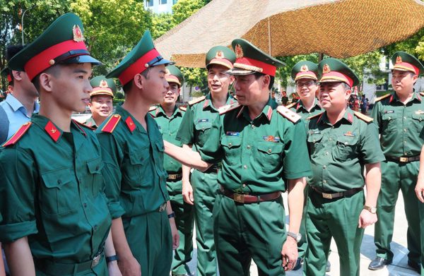 Những sĩ quan hậu cần tương lai được phát quân tư trang gì ngày nhập học?