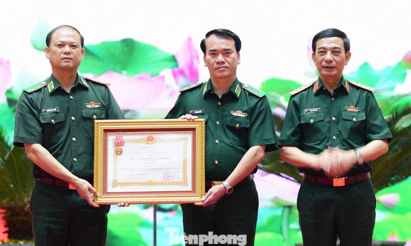 Những 'viên gạch hồng' đắp bồi thế trận lòng dân vững chắc