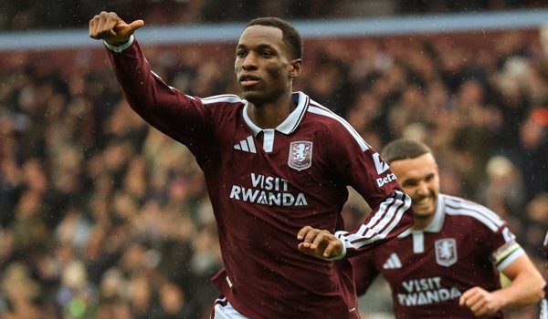 Nicolas Jackson lập cú đúp, Aston Villa đánh bại Man City