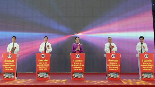 Niềm vui khai giảng ở những ngôi trường nội trú liên cấp trên biên giới Lai Châu