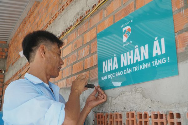 Niềm vui ngày 3 gia đình khó khăn ở Tây Ninh nhận nhà Nhân ái