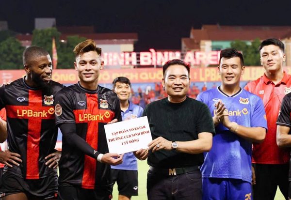 Ninh Bình chiếm đỉnh VLeague, nhận thưởng nóng một tỷ đồng từ CĐV đặc biệt