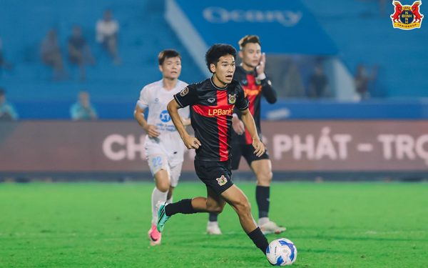Ninh Bình - Công An TP.HCM (hiệp 1) 0-0: Thủ môn Văn Lâm cứu thua